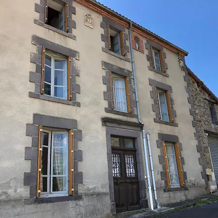 Large 100 Year Old House In Lovely Walking Area