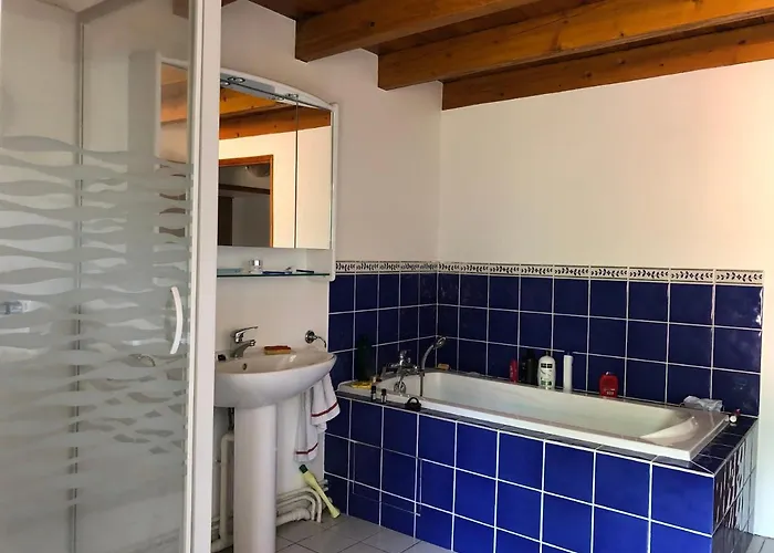 Large 100 Year Old House In Lovely Walking Area Casa vacanze *